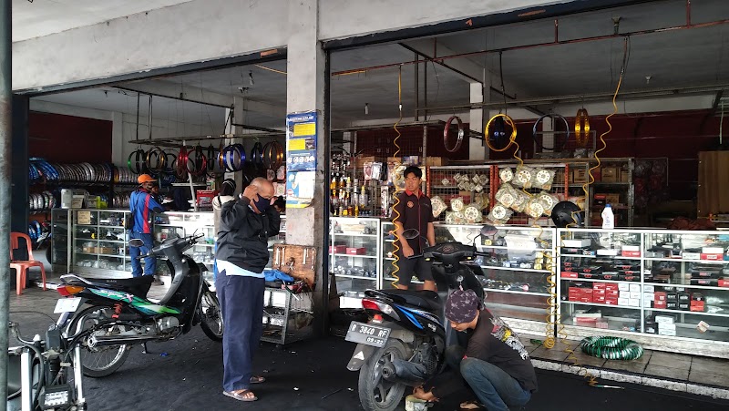 Kenteng Rahayu: Jantung Bengkel Motor Cilacap yang Tak Pernah Lelah